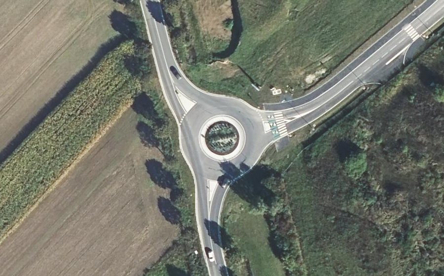 Vue aérienne du Rond-point anonyme n°1265762049