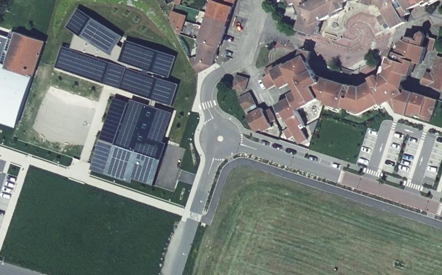 Vue aérienne du Rond-point anonyme n°1265792032