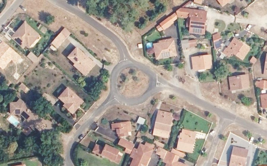 Vue aérienne du Rond-point anonyme n°126602719