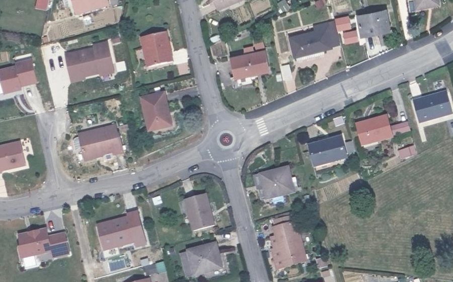 Vue aérienne du Rond-point anonyme n°126615164