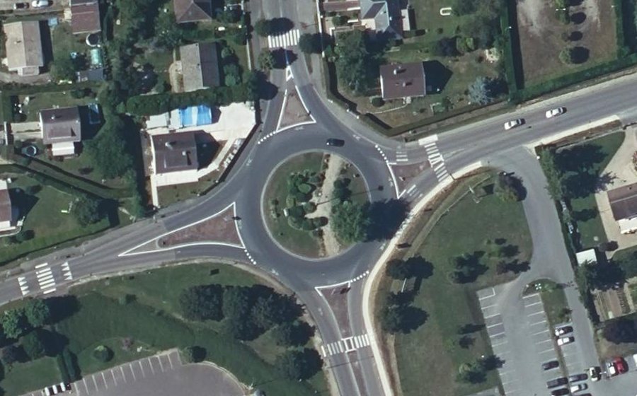 Vue aérienne du Rond-point anonyme n°1266217730