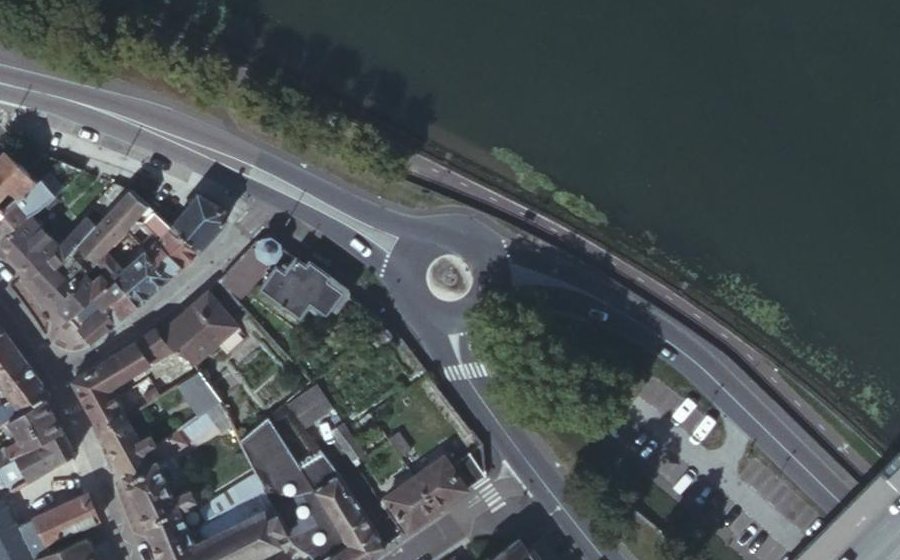 Vue aérienne du Rond-point anonyme n°1266217740