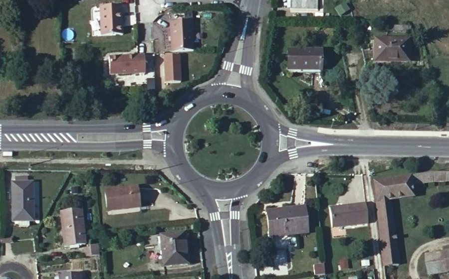 Vue aérienne du Rond-point anonyme n°1266223039