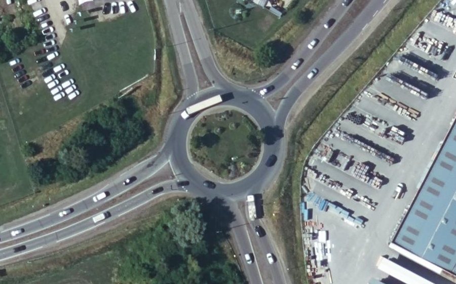 Vue aérienne du Rond-point anonyme n°1266234233