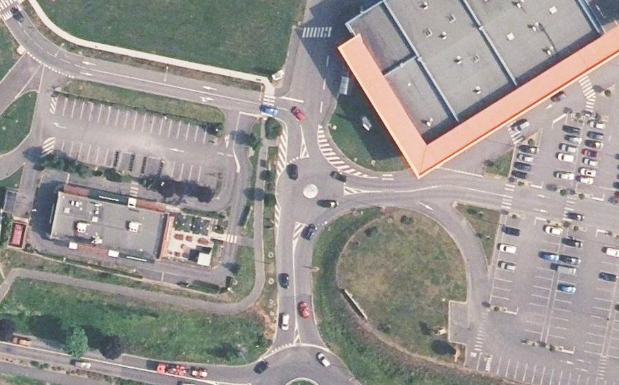 Vue aérienne du Rond-point anonyme n°1266297402