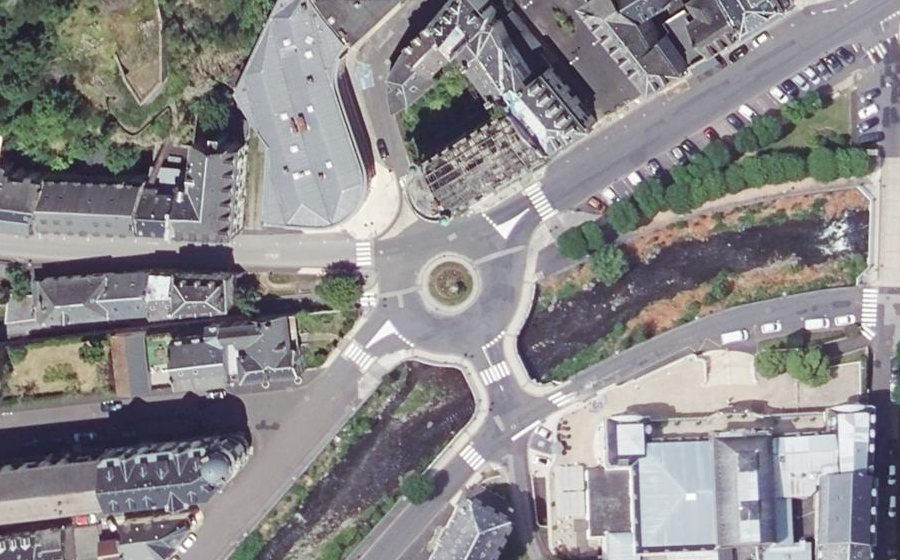 Vue aérienne du Rond-point anonyme n°126662349