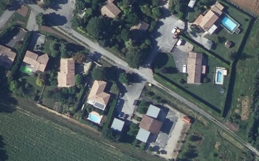 Vue aérienne du Rond-point anonyme n°126665152