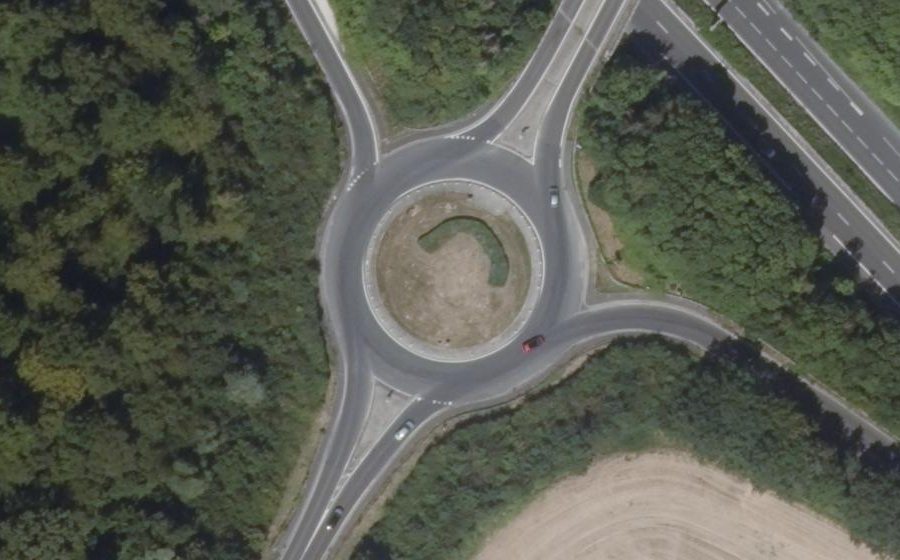 Vue aérienne du Rond-point anonyme n°126668922