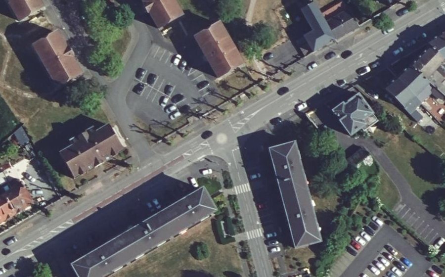 Vue aérienne du Rond-point anonyme n°1266746495