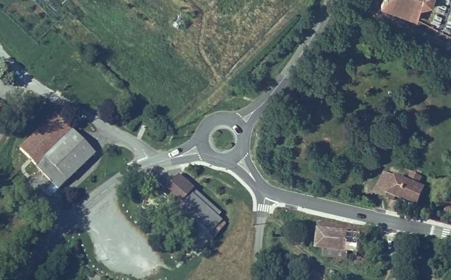 Vue aérienne du Rond-point anonyme n°126724070