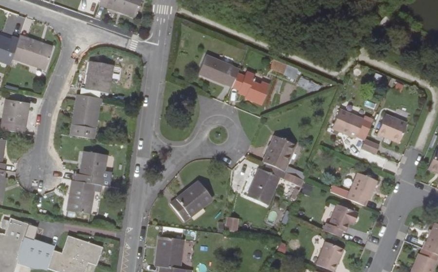 Vue aérienne du Rond-point anonyme n°126728583