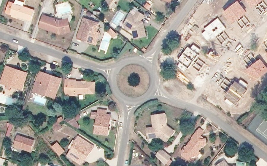 Vue aérienne du Rond-point anonyme n°126735089