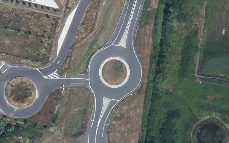 Vue aérienne du Rond-point anonyme n°1267470031