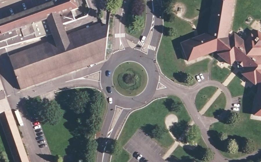 Vue aérienne du Rond-point anonyme n°126760522