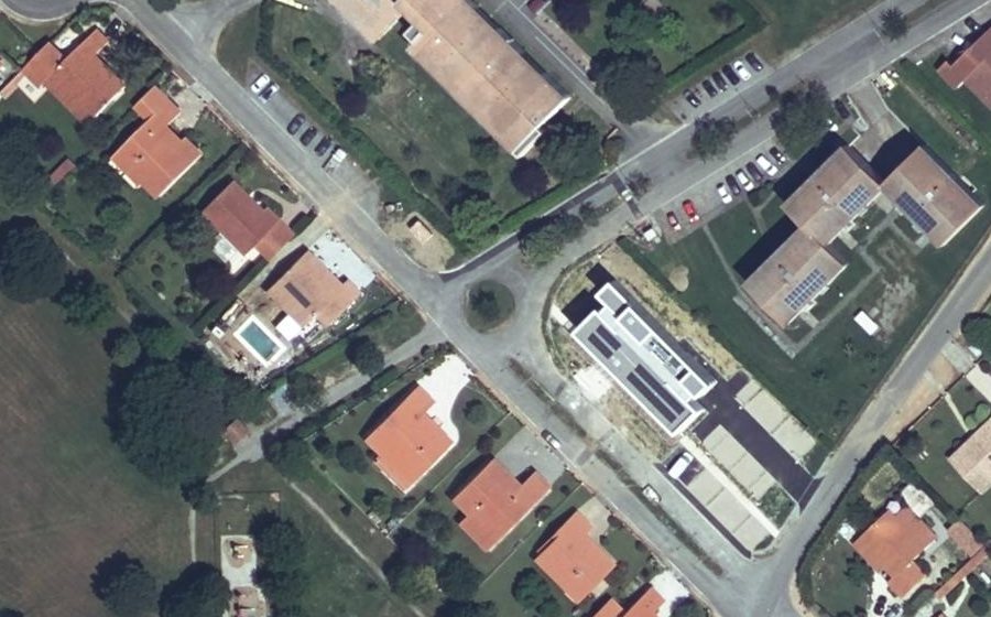 Vue aérienne du Rond-point anonyme n°126785662
