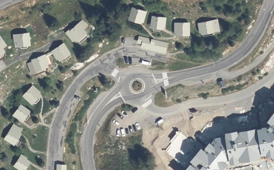 Vue aérienne du Rond-point anonyme n°126786436