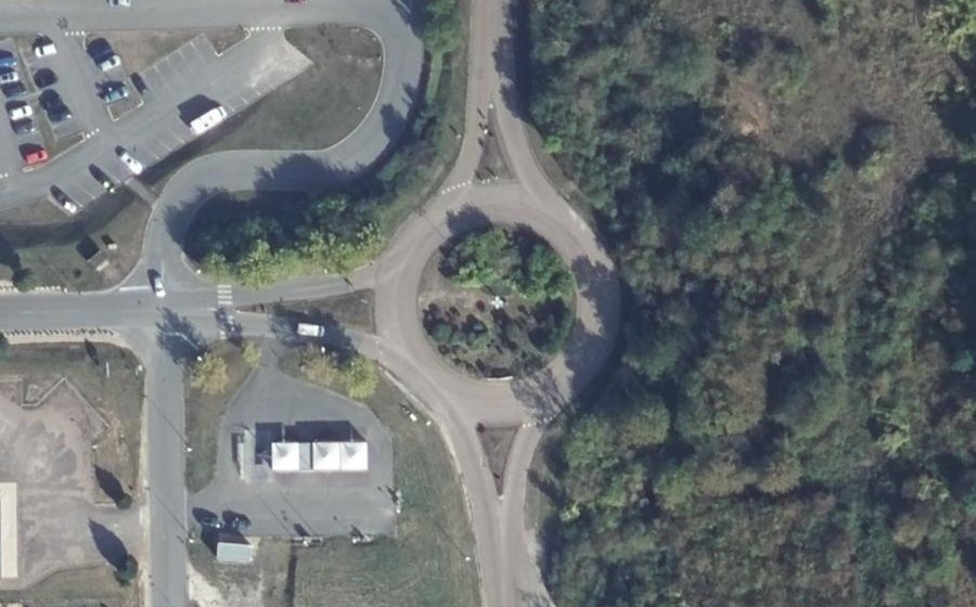 Vue aérienne du Rond-point anonyme n°126795777