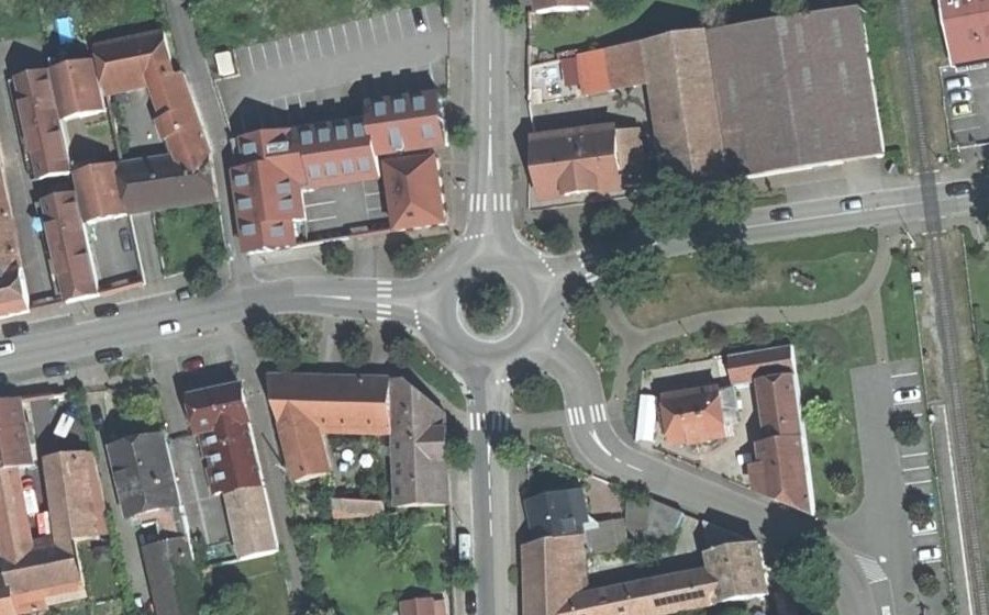 Vue aérienne du Rond-point anonyme n°12680225