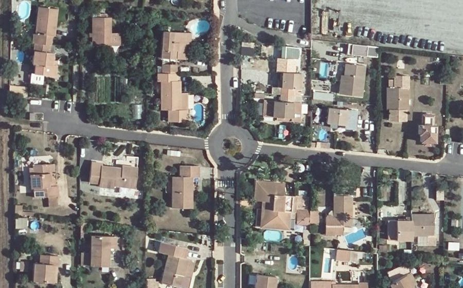 Vue aérienne du Rond-point anonyme n°1268191814