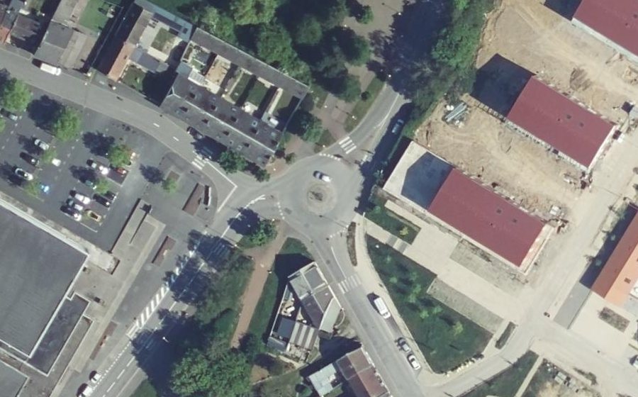 Vue aérienne du Rond-point anonyme n°1268239589
