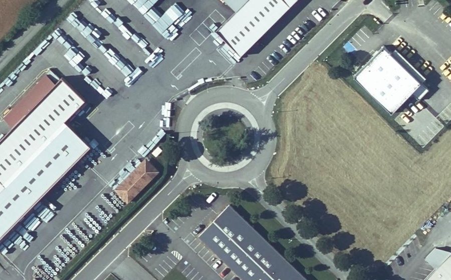 Vue aérienne du Rond-point anonyme n°126913971