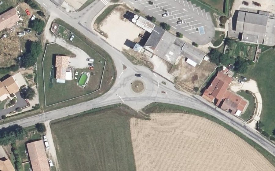 Vue aérienne du Rond-point anonyme n°12697468