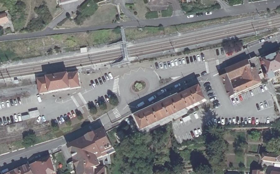 Vue aérienne du Rond-point anonyme n°126974762