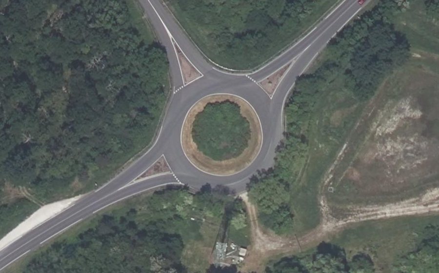 Vue aérienne du Rond-point anonyme n°126978827