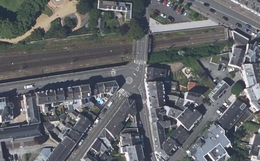 Vue aérienne du Rond-point anonyme n°126985380