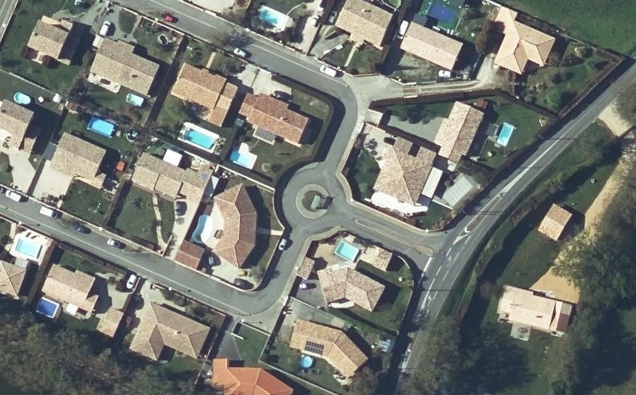 Vue aérienne du Rond-point anonyme n°126990143