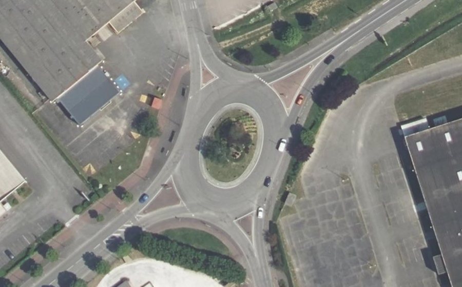 Vue aérienne du Rond-point anonyme n°126998931