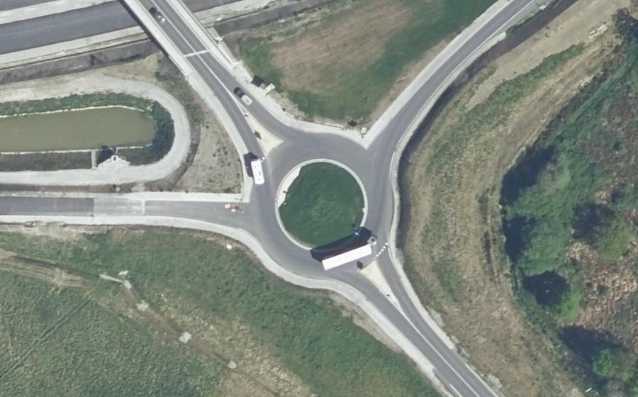 Vue aérienne du Rond-point anonyme n°1270052258