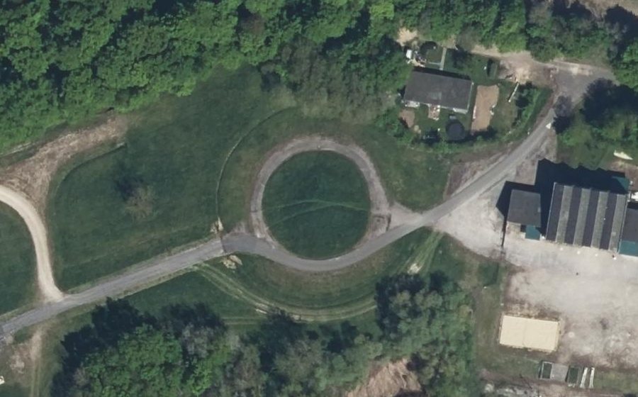 Vue aérienne du Rond-point anonyme n°127052041