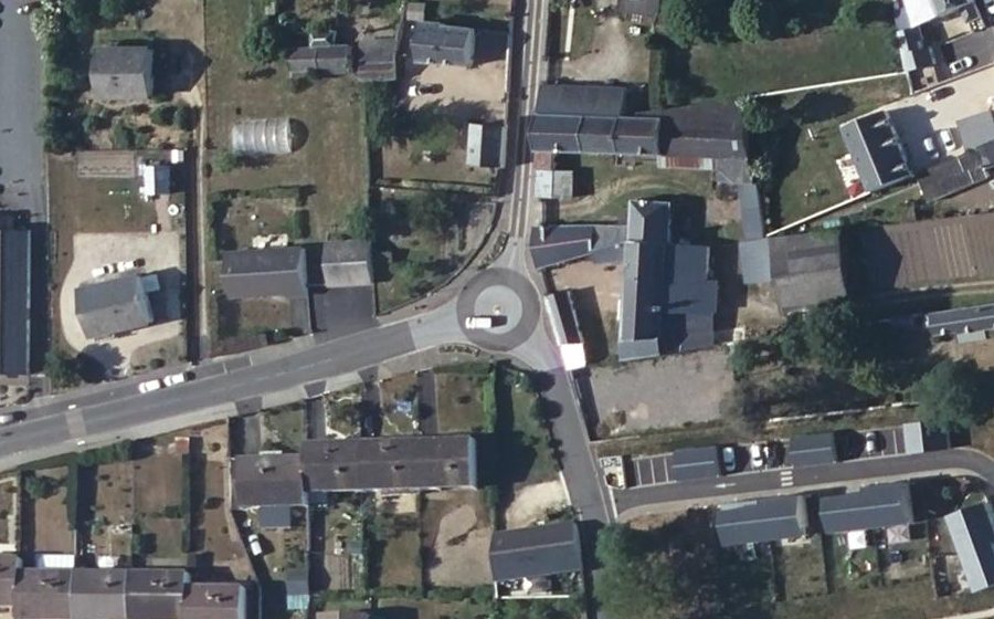 Vue aérienne du Rond-point anonyme n°127053095