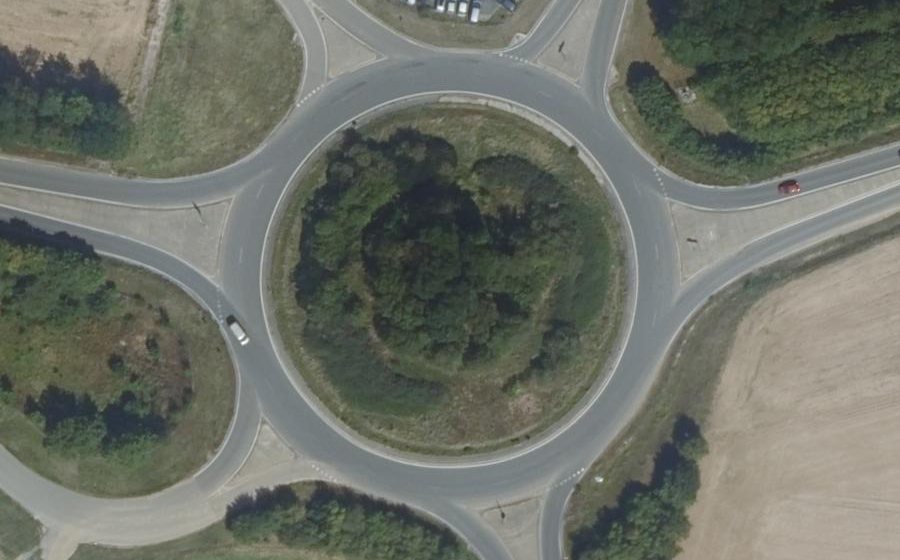 Vue aérienne du Rond-point anonyme n°127069059