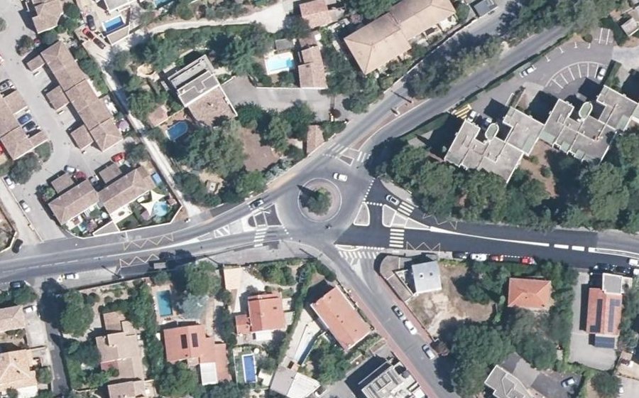 Vue aérienne du Rond-point anonyme n°127080108