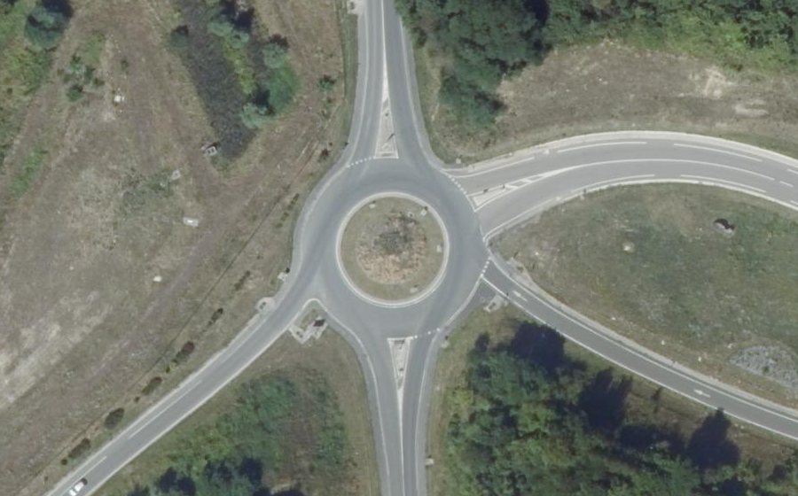 Vue aérienne du Rond-point anonyme n°127171991