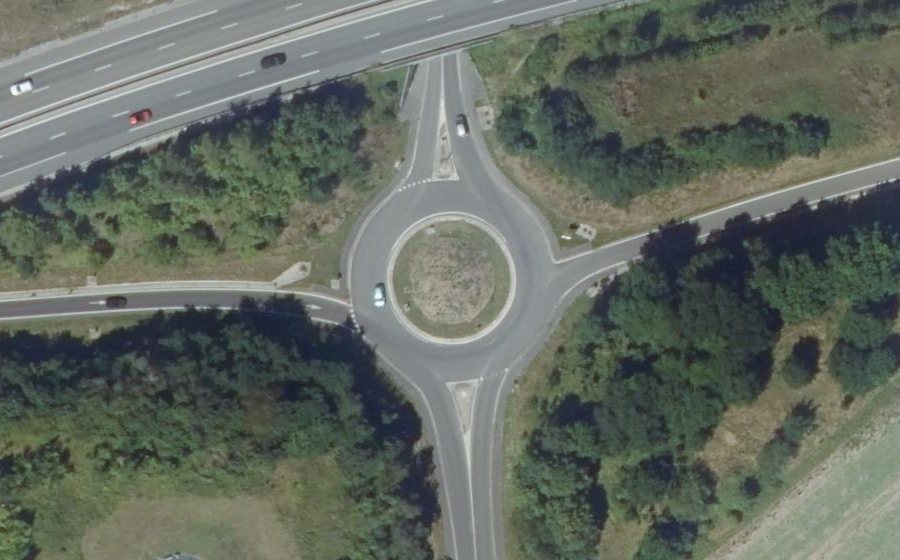 Vue aérienne du Rond-point anonyme n°127171995