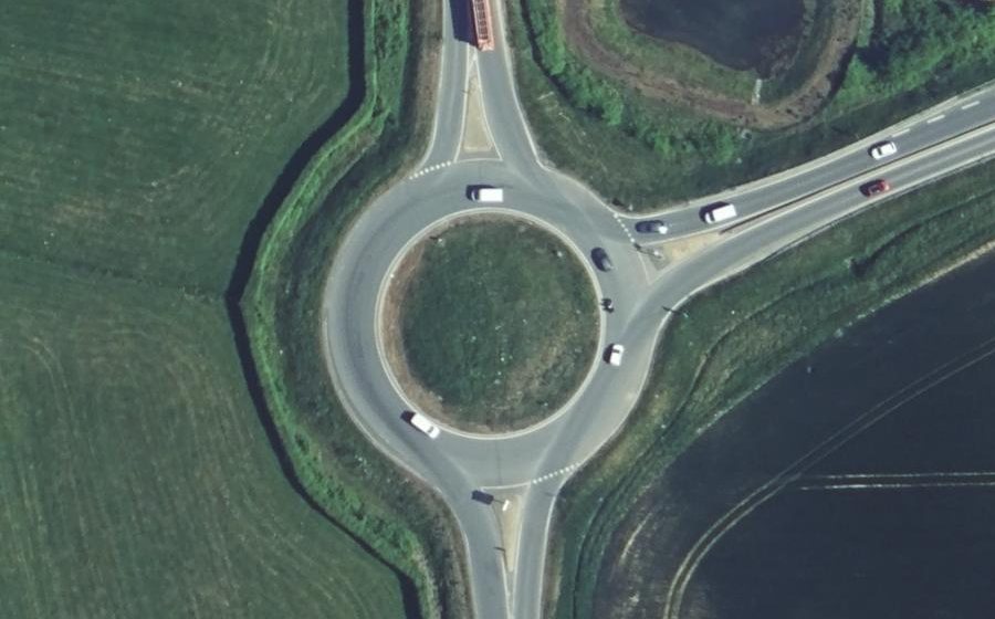 Vue aérienne du Rond-point anonyme n°127184698
