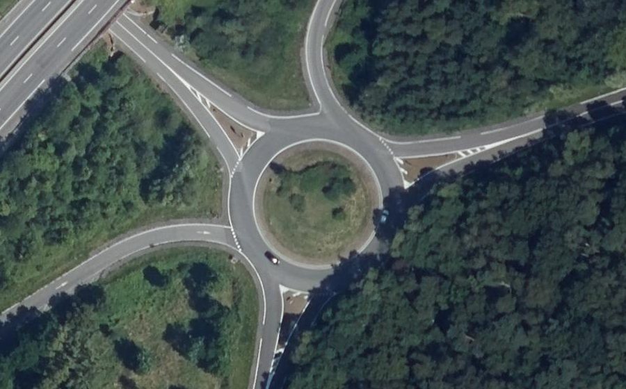 Vue aérienne du Rond-point anonyme n°127190407