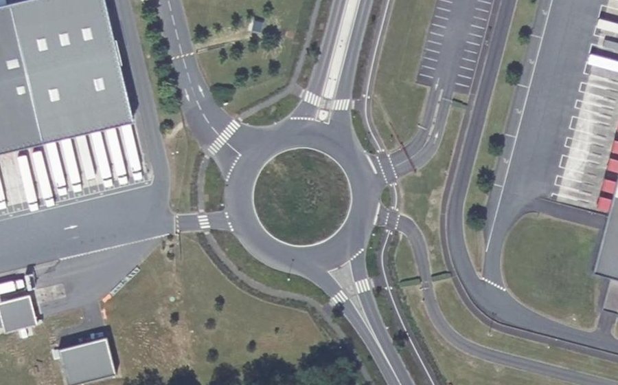 Vue aérienne du Rond-point anonyme n°127212435