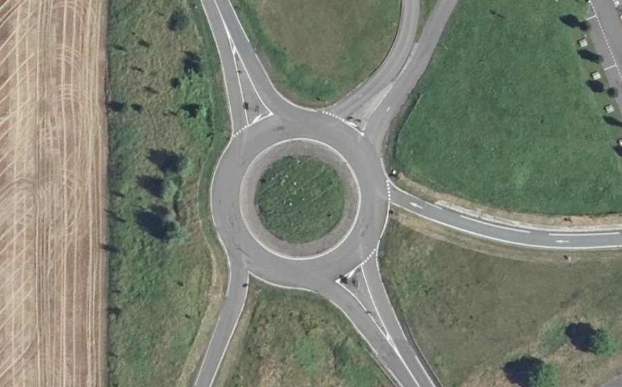 Vue aérienne du Rond-point anonyme n°127212662