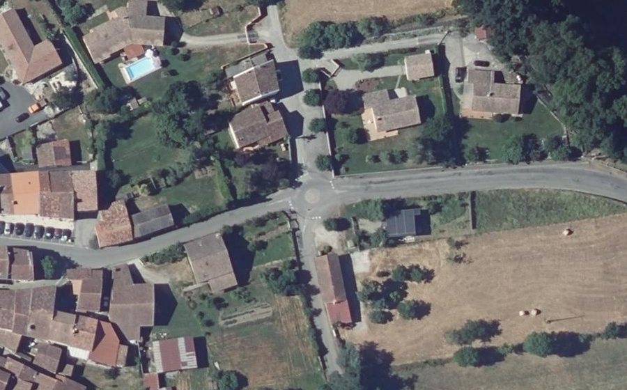 Vue aérienne du Rond-point anonyme n°127220819