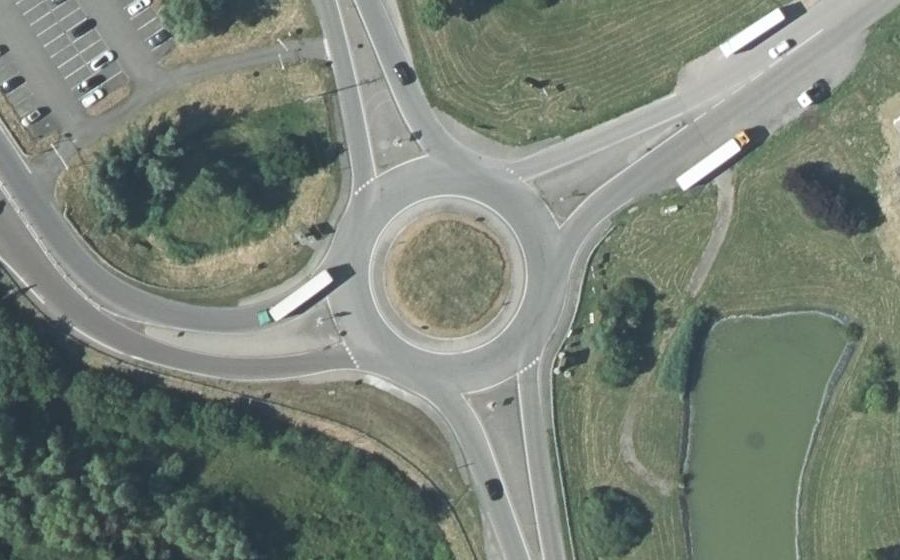 Vue aérienne du Rond-point anonyme n°127227903