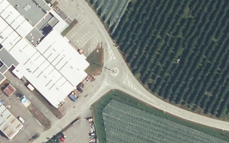 Vue aérienne du Rond-point anonyme n°1272373391