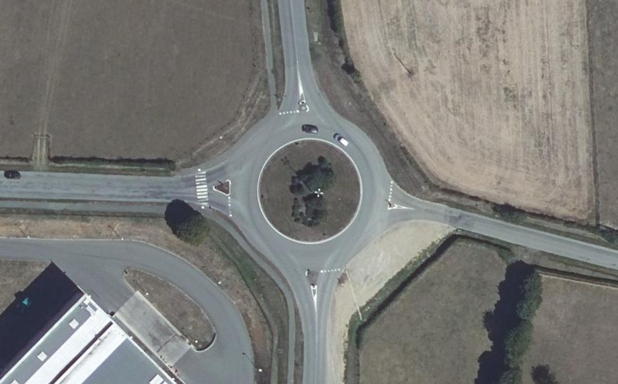 Vue aérienne du Rond-point anonyme n°127243816