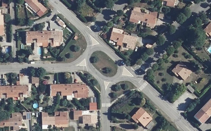 Vue aérienne du Rond-point anonyme n°1272570891