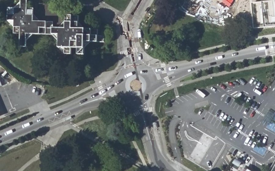 Vue aérienne du Rond-point anonyme n°127257891