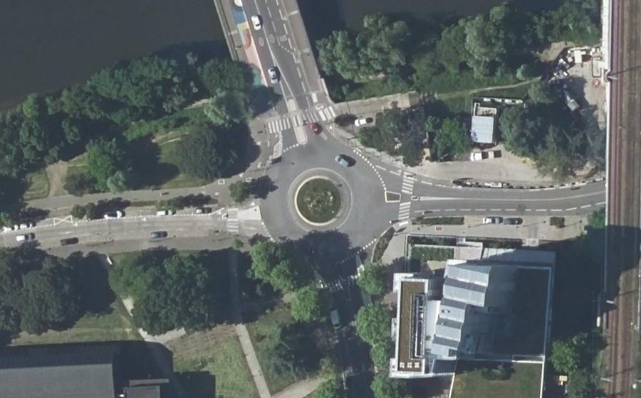 Vue aérienne du Rond-point anonyme n°127266339