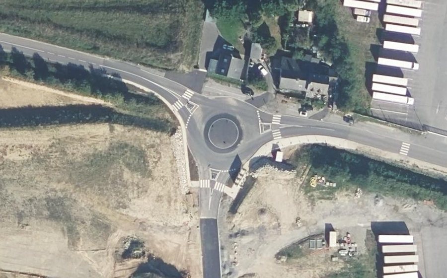 Vue aérienne du Rond-point anonyme n°1272885913